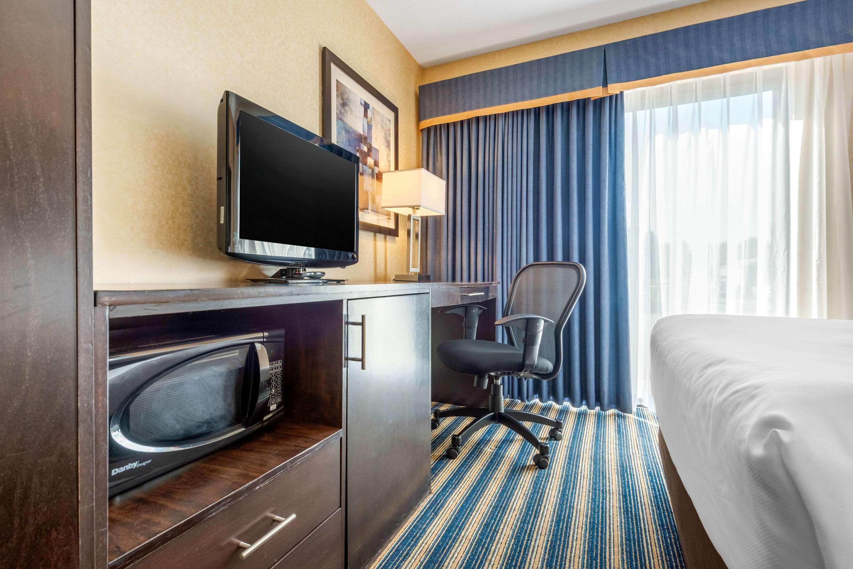 Comfort Inn Сент-Томас Экстерьер фото