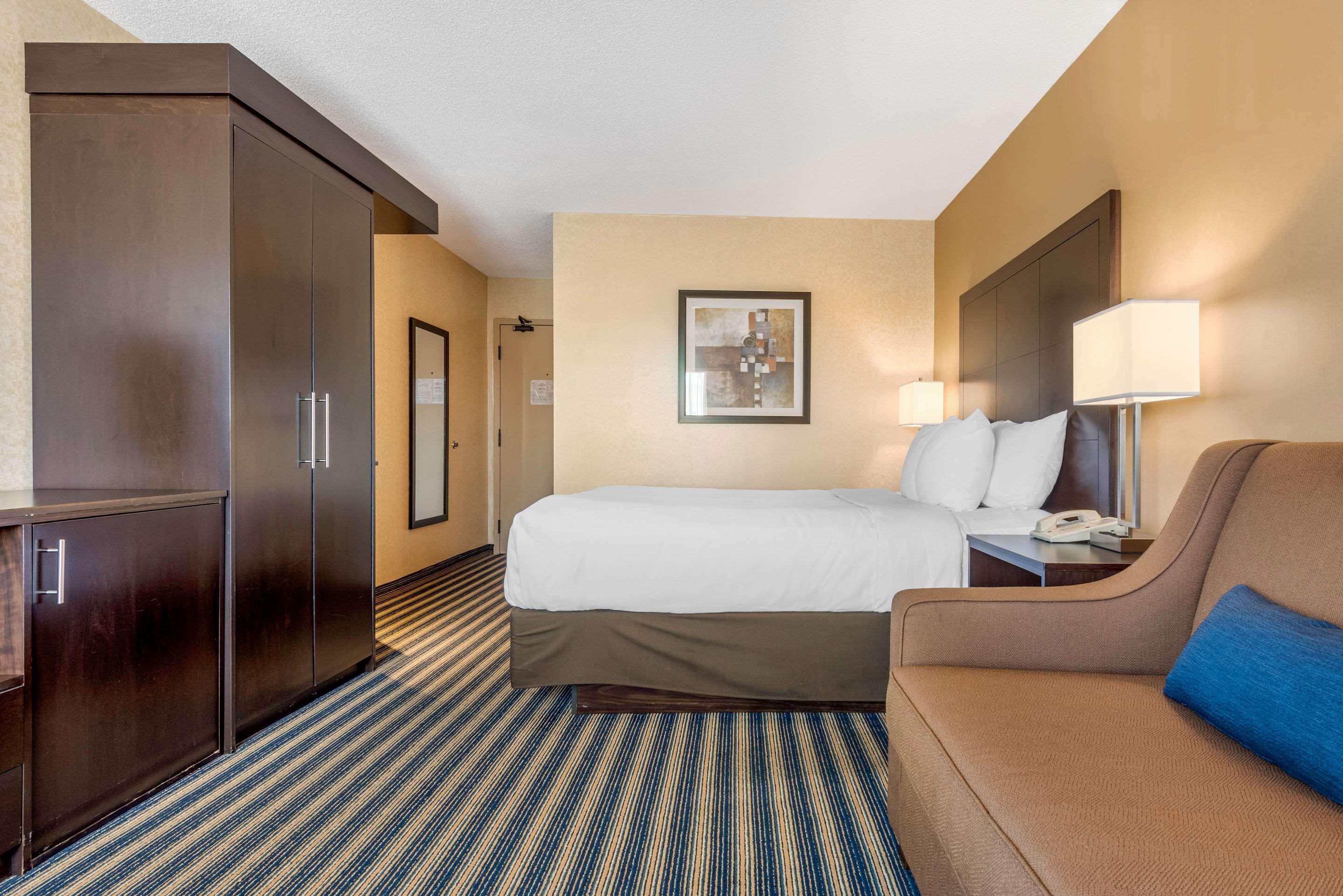 Comfort Inn Сент-Томас Экстерьер фото