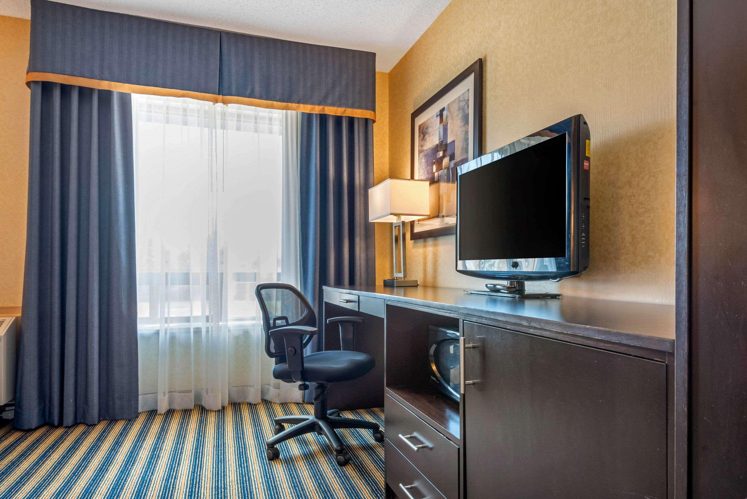 Comfort Inn Сент-Томас Экстерьер фото